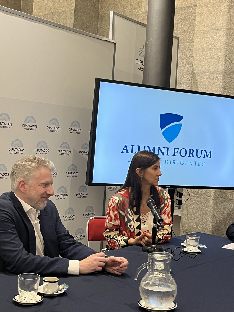 JovenesDir's tweet photo. 🏛️🗣️ CONFERENCIA I: “Economía y liderazgo: perspectivas del sector privado”

Junto a Franco Mignacco, María Eugenia Tibessio y Luis Guastini https://t.co/yDHPw4Qwjr