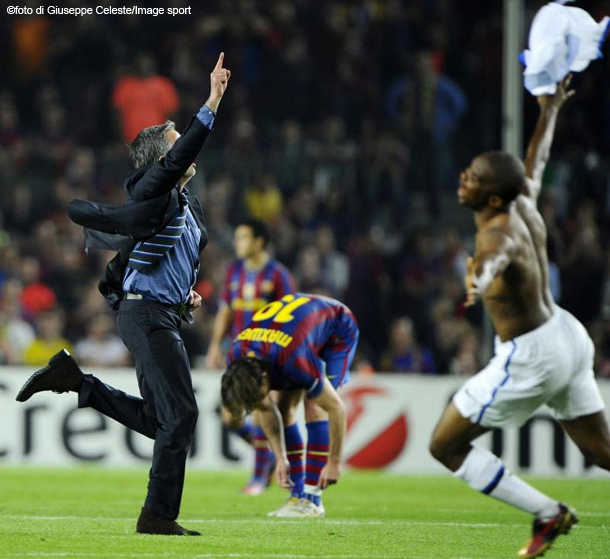 harddeterminism's tweet image. Mourinho'nun kariyeri imkansıza karşı bir başkaldırıdır. (flood)
Porto'ya geldiğinde ondan şampiyonluk bekleniyordu, belki uefa kupasında bir çeyrek final.
o takımı aldı, hazırladı, savaşa soktu, önce uefa kupasını aldı ve sonra yirmi yıldır bir daha başarılamayanı yaptı, 5…