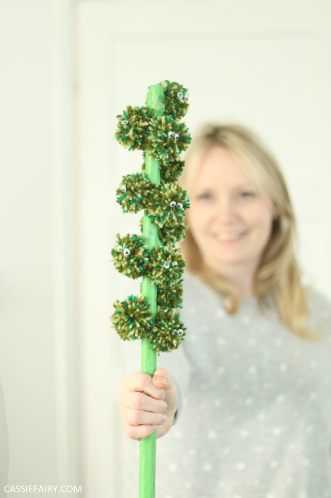 hristmas trees? Nah! Santa? Who? We all know that the real star of Christmas is the sprout. Here's how to DIY a stalk of sprouts, with fluffy green pom-poms and a big stick... cassiefairy.com/2018/12/19/how…