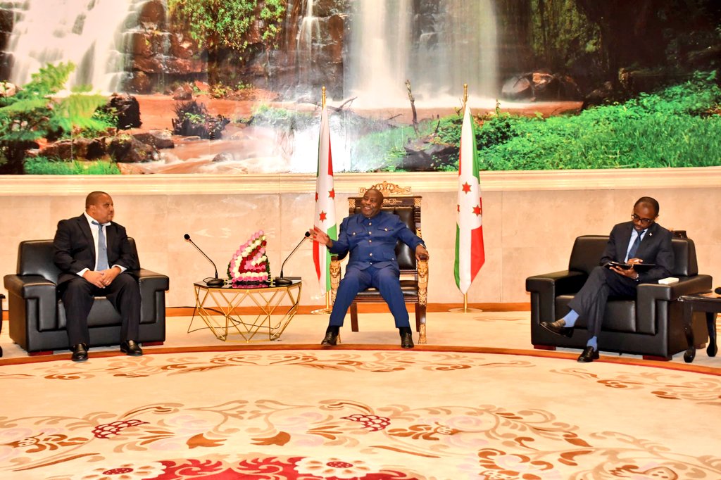 Umukuru w'igihugu <a href="/GeneralNeva/">SE Evariste Ndayishimiye</a> yahaye  umubonano abagize ishirahamwe #CRCD rikora ibijanye n'iterambere mu vy'imibano rifise icicaro i Los Angels mu gihugu ca Reta zunze ubumwe z'Amerika.Bakaba baganiriye ibijanye n'umugabi rw'igihugu w'imbonakazoza