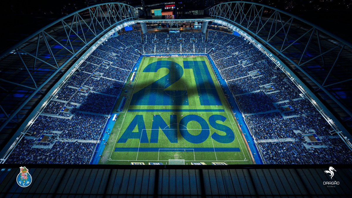 FCPorto's tweet photo. Onde a paixão se torna lenda 💙 Parabéns, Estádio do Dragão 🐉

21 anos de emoções azuis e brancas 🏟

#InvictosDeCoração https://t.co/sUnD7FKIWV