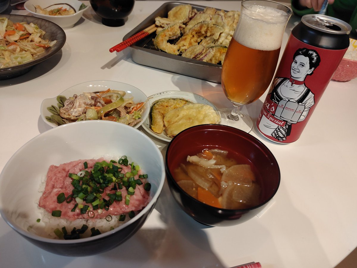 mskwinny's tweet photo. 今夜はRosa'sメルツェンスペシャル…、ロースティってこういう味かな？私はフルーティー派
#オクトバーフェスト 
#コストコ
#ビール https://t.co/Q9xDESJQZ9