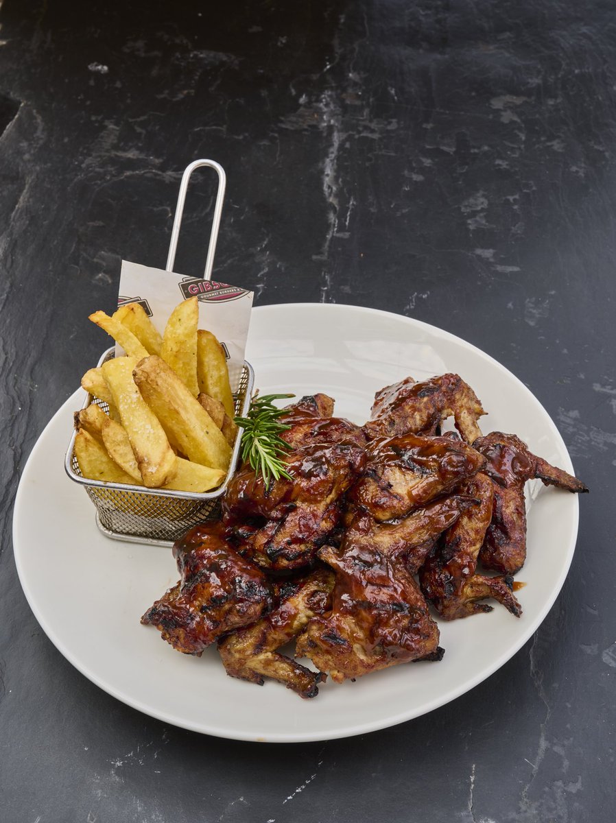 GibsonsBurgers's tweet photo. Whole marinated flame-grilled chicken wing skewer served with hand-cut fries or baked potato.
#gibsons #wings #handcutfries #gibsonscapetown #bbq #capetownetc #vandawaterfront #eatout #capetown https://t.co/4ULVNKWLxy