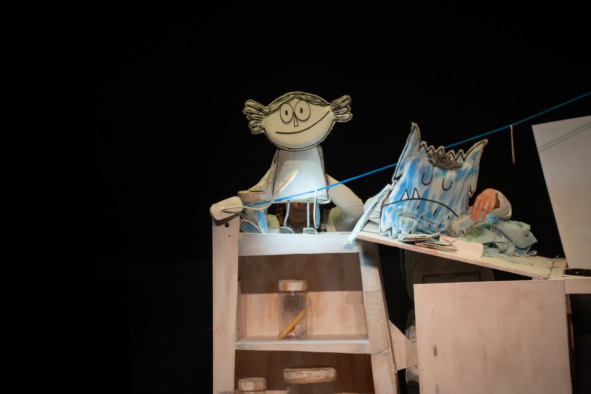 💭 Les aventures del monstre i la nena han ajudat molts nens i nenes a identificar i posar noms al que els passa a cada moment.

Interessant, oi? No us ho podeu perdre famílies! 😜🎈

🎟️ bit.ly/ElMonstreDeCol…