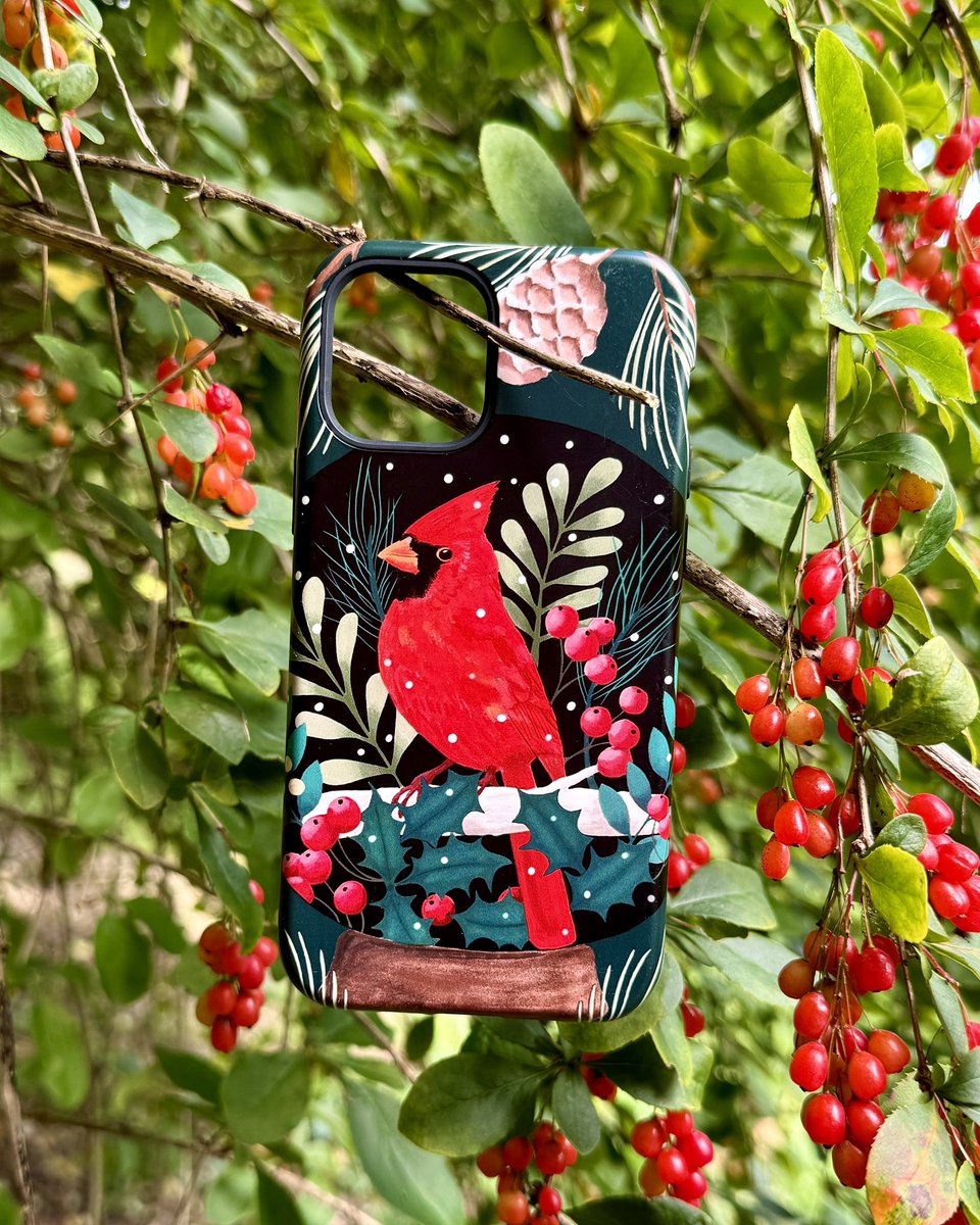 StringberryUK's tweet photo. Our best selling ‘Red Cardinal’ phone takes flight! 🕊️❤️

#redcardinal #christmasphonecase #bestseller #phoneaccessories #phonecaselove https://t.co/0y2c2YFe3z