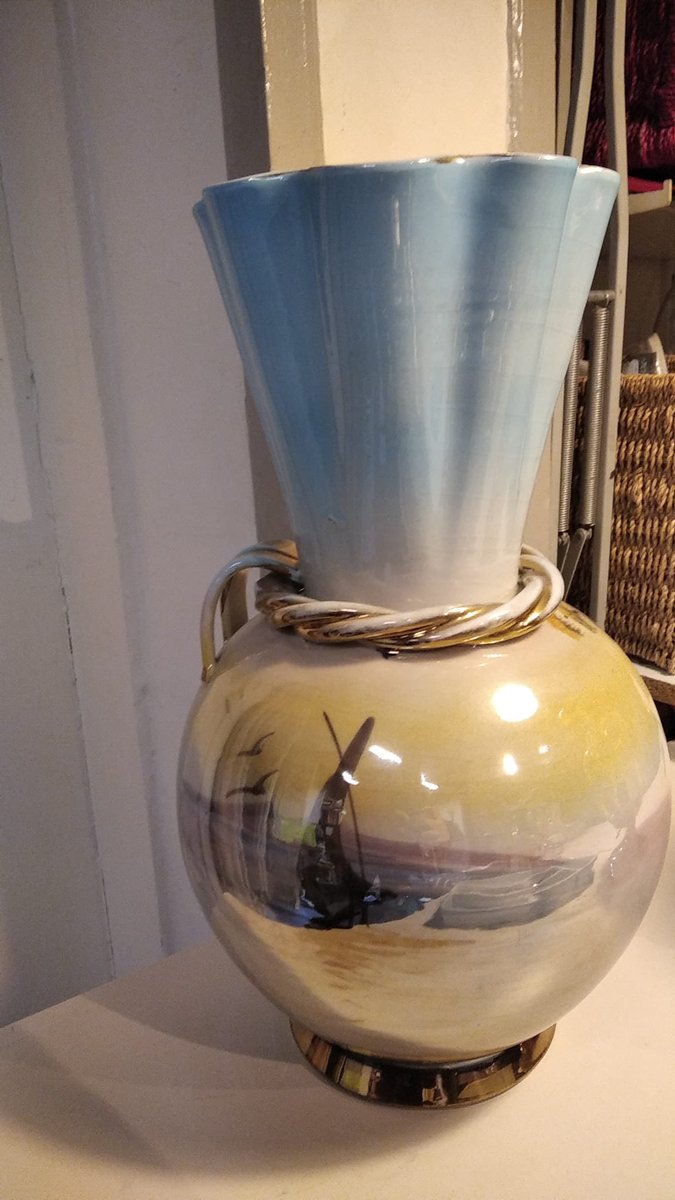 Avis aux amateurs de décorations, l’association en a reçu de très belles disponibles à la boutique dès cet après midi de 14h à 18h. Un énorme merci aux donateurs 😊🙏.
Venez rencontrer nos bénévoles et chiner votre bonheur au 2 rue Édouard Robert #secondemain #vintage