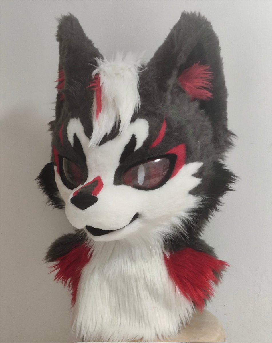 FuluuuStudio's tweet photo. fursuit head+claws are sold with a head circumference of less than 60cm, claws lined with cotton filling, magnetic hair,
and a tongue. The price is $750,
postage separately
@TheDealersDen
https://t.co/zotwAkpE5c
#furry #fursuit #fursuitforsale #furryartist https://t.co/QjV4hnPhpY