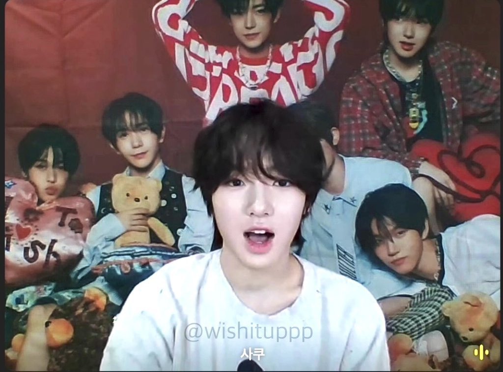 저 앞니가 너무,,,, 너무임,,