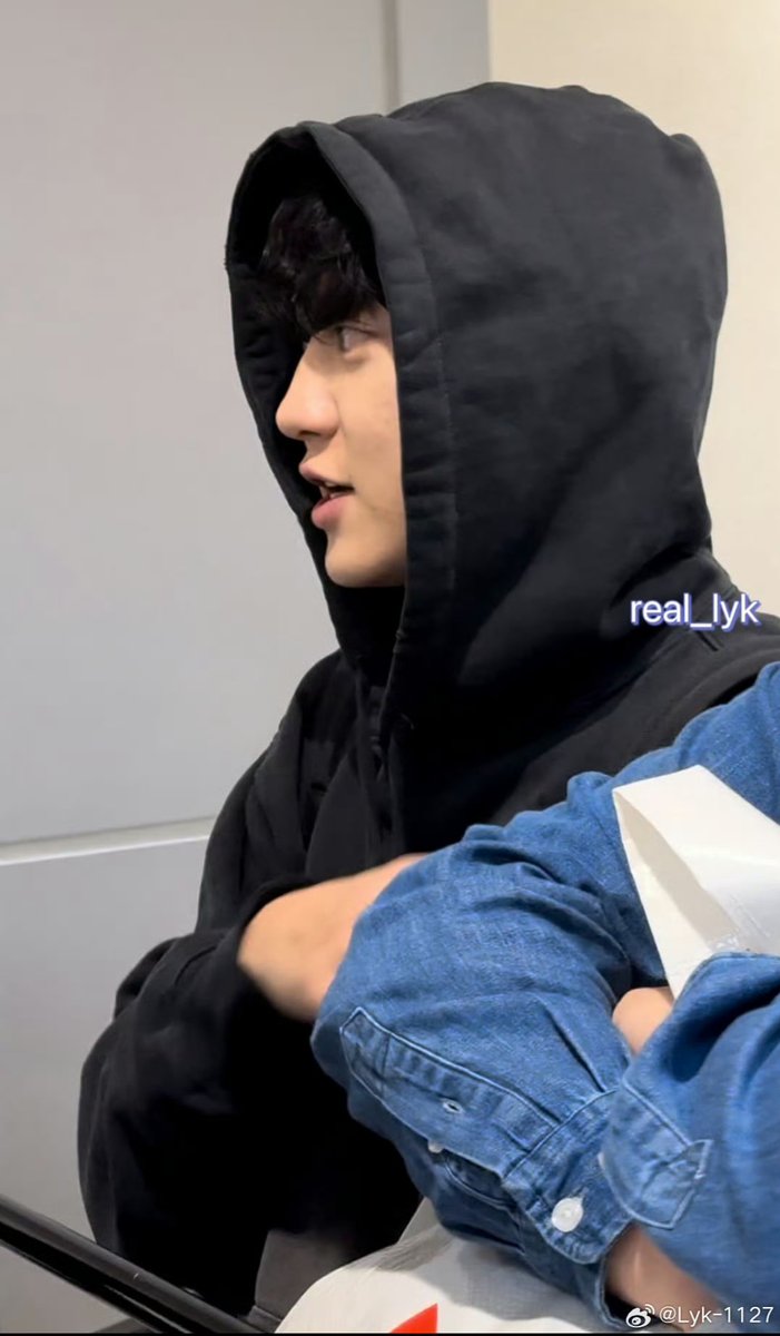cyhourly's tweet photo. 엑소 박찬열  #CHANYEOL #찬열 https://t.co/OHKSdIFqHU