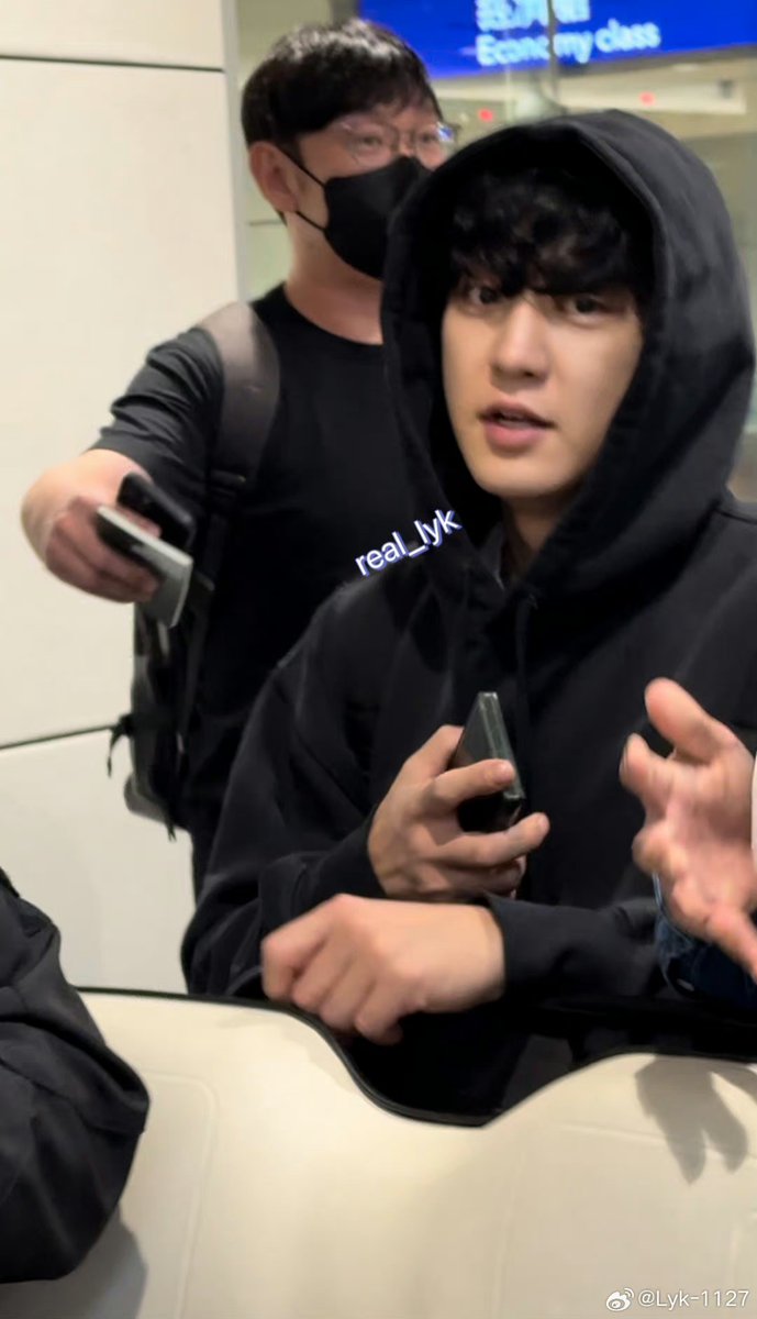 cyhourly's tweet photo. 엑소 박찬열  #CHANYEOL #찬열 https://t.co/OHKSdIFqHU