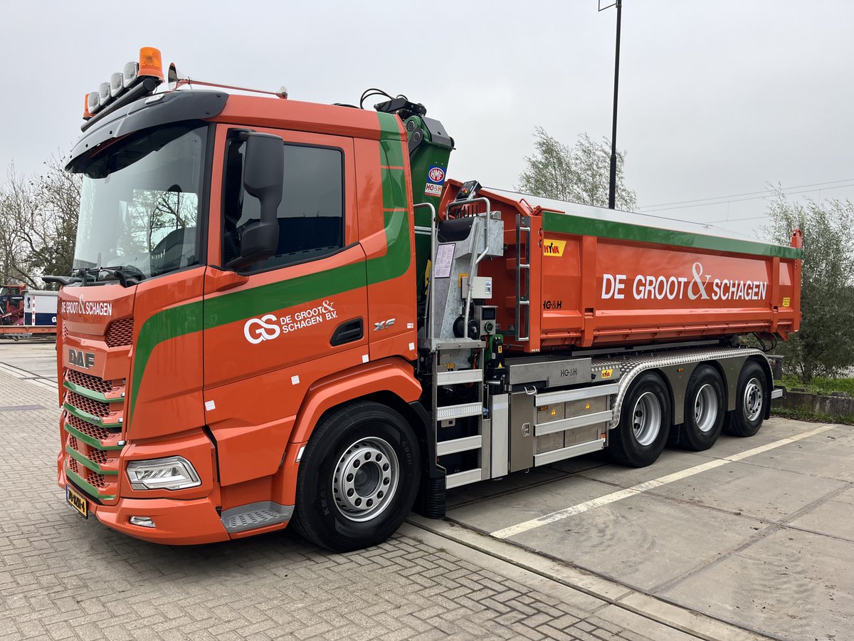 Deze DAF XF 480 FAW 8x4 hebben wij mogen leveren aan  De Groot &amp; Schagen BV.🔑
De DAF is uitgerust met een HMF 1943 autolaadkraan en HYVA kipper.
 
Wij wensen de chauffeurs van De Groot en Schagen BV veel plezierige kilometers toe.💥

 #DAFNederland #Truckland