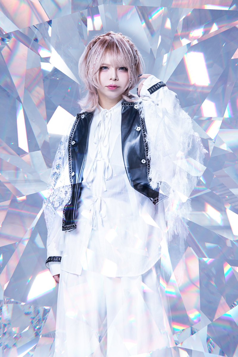 persona_staff's tweet photo. 【新アー写公開】

🩷しおん @shion_prsn 

💛ひかり @hikari_prsn 

🩵みなみ @minami_prsn 

RP + ♡ = 500で次のメンバー公開 https://t.co/VoF2T8YAn6