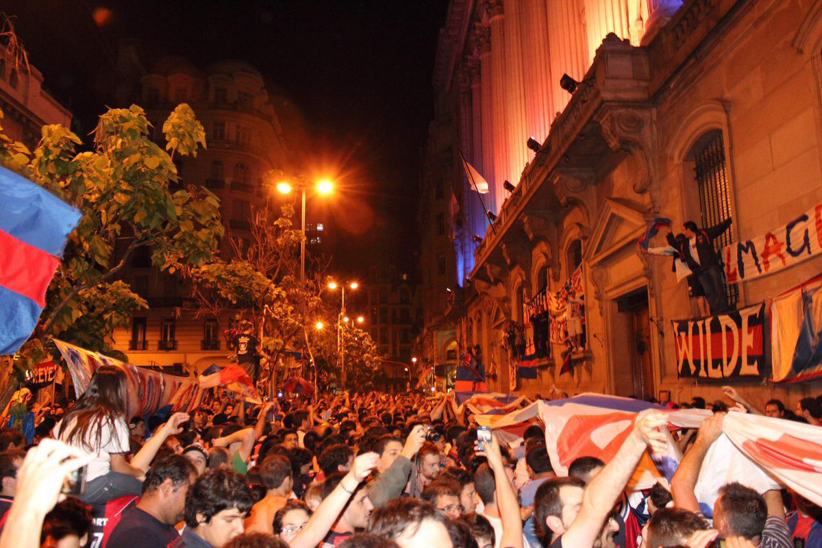 OyPSL's tweet photo. Estuvimos ahí, poniendo el pecho. Lo seguimos haciendo. Lo volveremos a hacer. Sin salvadores ni recetas mágicas, con la gente de #SanLorenzo.

A 12 años del 15 de noviembre de 2012, cuando conseguimos la Ley de Restitución Histórica.

Queremos el Estadio en Av. La Plata 💙❤️ https://t.co/JjMLV4NrdP