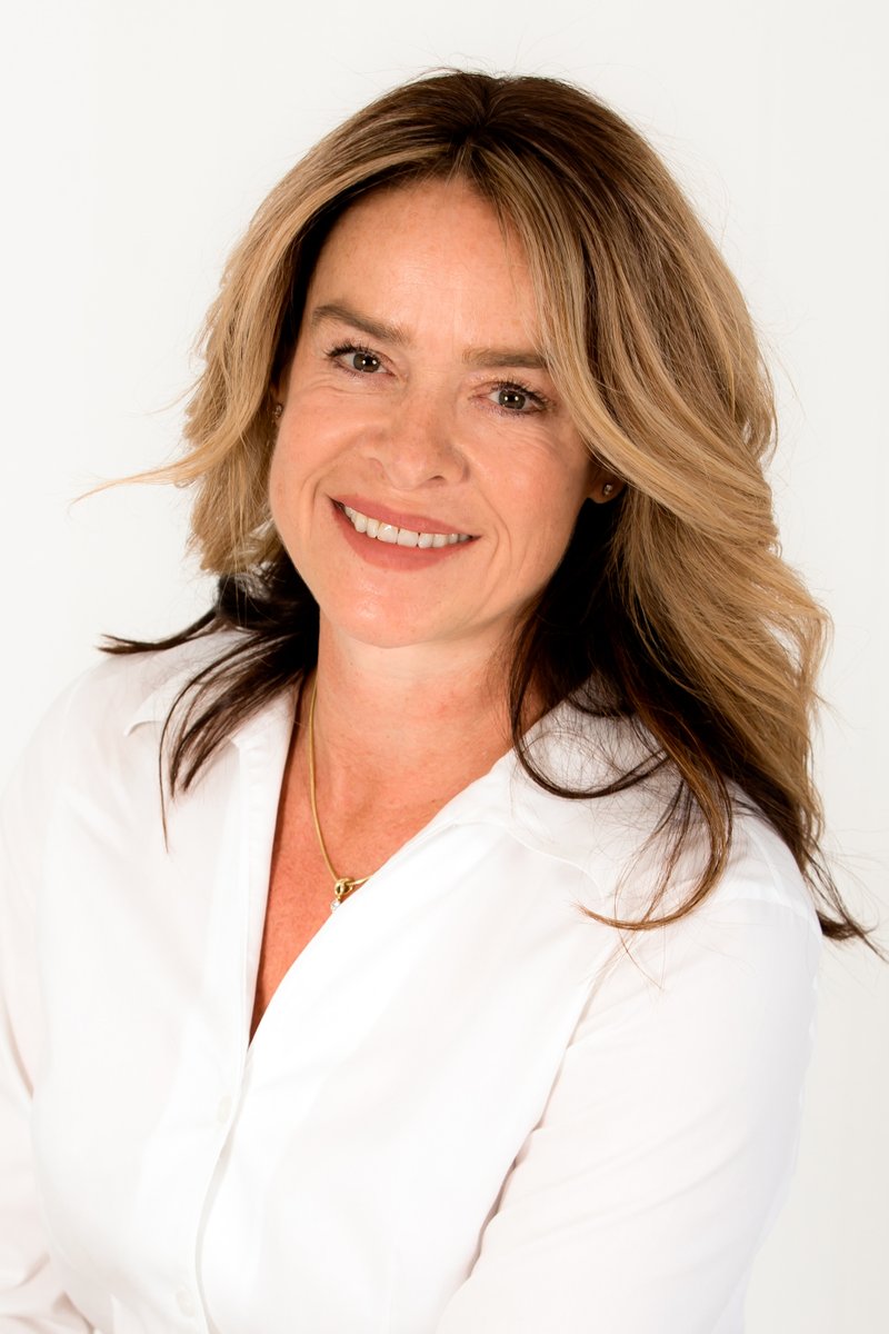 Psynamo's tweet photo. The Team at Psynamo are celebrating CLAIRE CHRISTOPHER for four years of working together. Claire specialises in hypnotherapy and couples, although she is fantastic at supporting all who come to her. Thank you Claire for being part of our 15 Years (and counting)! https://t.co/KPhbFXILSi