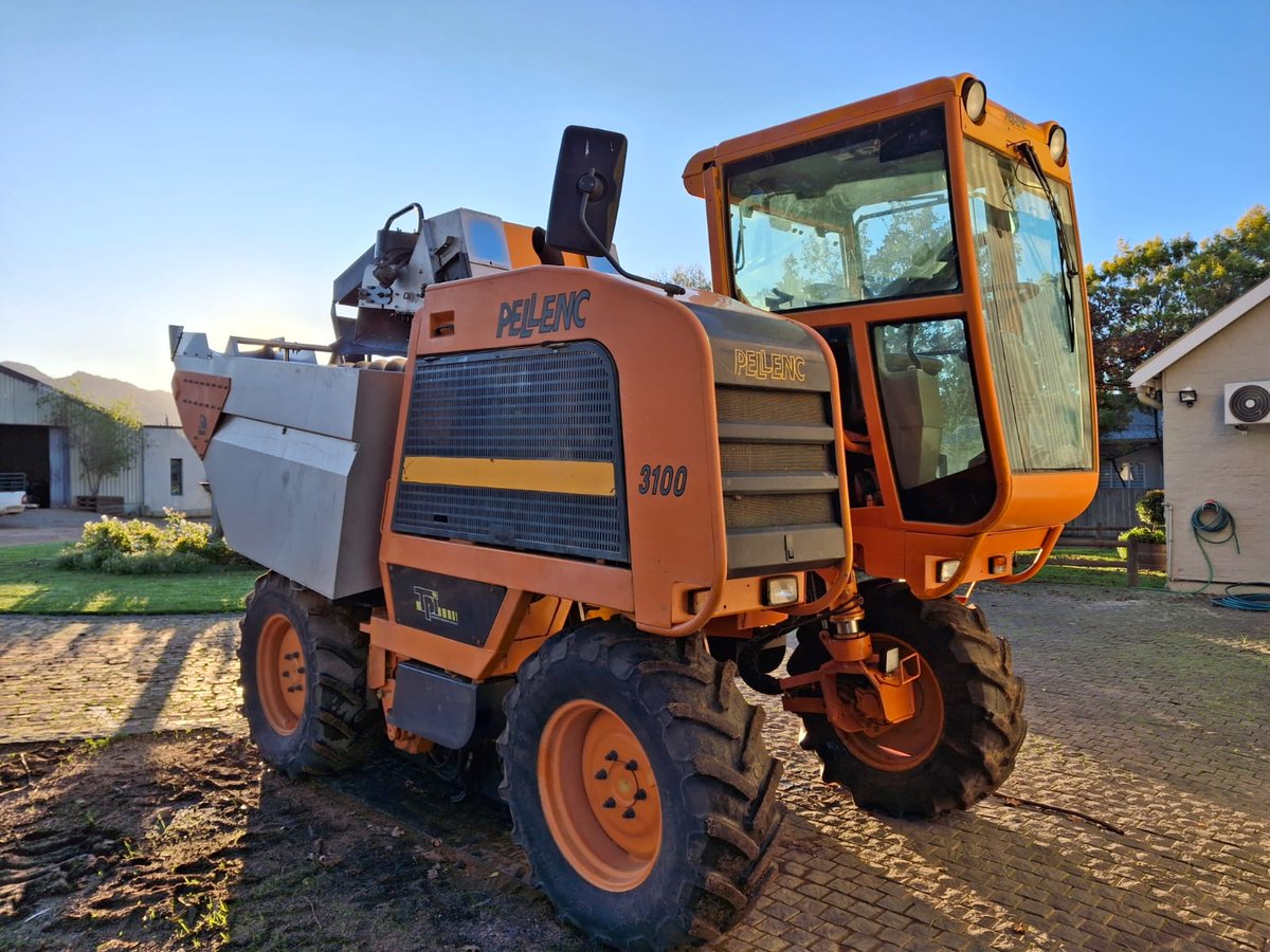 Trekkersales's tweet photo. 2008 Pelenc Harvester 3100 for sale! R328,000, Wellington. Excellent condition, well-maintained. Contact: [Your Name] [Your Number] #PelencHarvester #HarvesterForSale #Farming #AgriculturalEquipment https://t.co/B9CrlFdBQZ