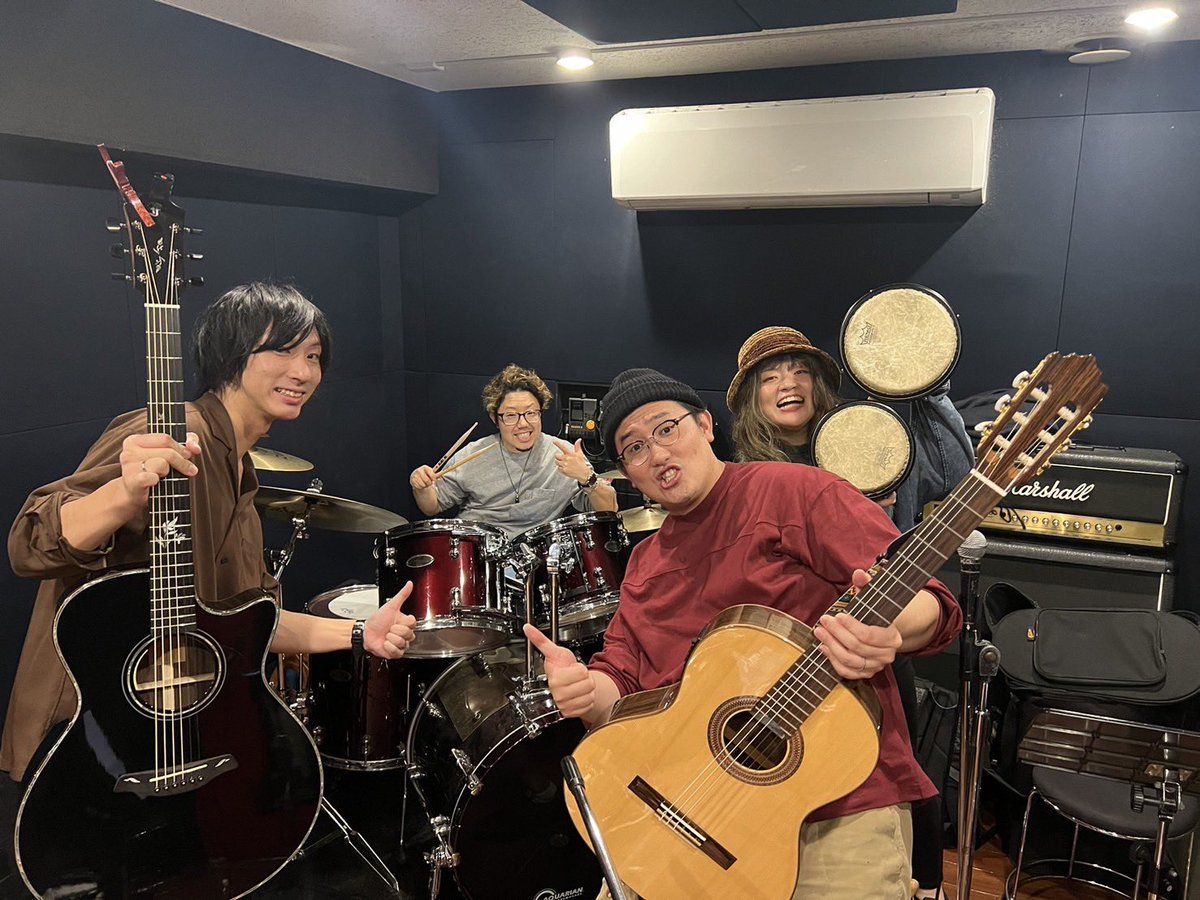 lespaul_es335's tweet image. 【明日！！】
2024.11.16@下北沢Laguna
あざらしワンマンライブ
「あざらしの輪シーズン5
明日元気になれ～空高く靴を放り投げた～」

いつもの場所で、いつものメンバーと。
和気あいあいと楽しい時間にしてきます。

是非に！！

#あざらしの輪
#あざらしワンマン