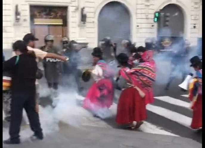 Louanne0011's tweet image. 🟥⬜️🟥#SOSPeru A la Comunidad Internacional #ViolenciaPolicial  #NiunMuertoMas