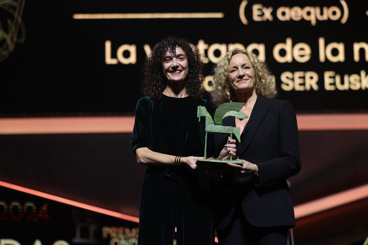 ✔️<a href="/EvaDomaika/">Eva Domaika</a>: "No podemos relegar a las víctimas. Hay que recordar lo que pasó, porque fue injusto. Nunca tuvo que suceder y esta es la única manera de que esto no se repita" <a href="/bemaranon/">Begoña Marañón</a> #Terrorismo

▶️Ceremonia de entrega de los <a href="/Premios_Ondas/">Premios Ondas</a> Ondas

🔴 gorkazumeta.com/2024/11/carlos…
