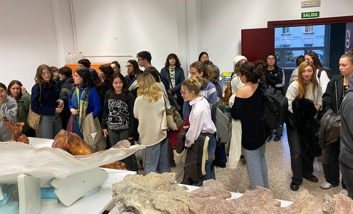 El Cuaderno de Godzillin (GBE-UNED) (@godzillin) on Twitter photo "#Evolución de la Representación Visual de #Dinosaurios", actividad desarrollada el pasado miércoles 13 durante la #SemanaCienciaInnovación en la Fac. de Bellas Artes de la <a href="/unicomplutense/">Complutense</a>
▶️ godzillin.blogspot.com/2024/11/evoluc…
#dinosaurs #conservación #paleontología #divulgación "#Evolución de la Representación Visual de #Dinosaurios", actividad desarrollada el pasado miércoles 13 durante la #SemanaCienciaInnovación en la Fac. de Bellas Artes de la <a href="/unicomplutense/">Complutense</a>
▶️ godzillin.blogspot.com/2024/11/evoluc…
#dinosaurs #conservación #paleontología #divulgación