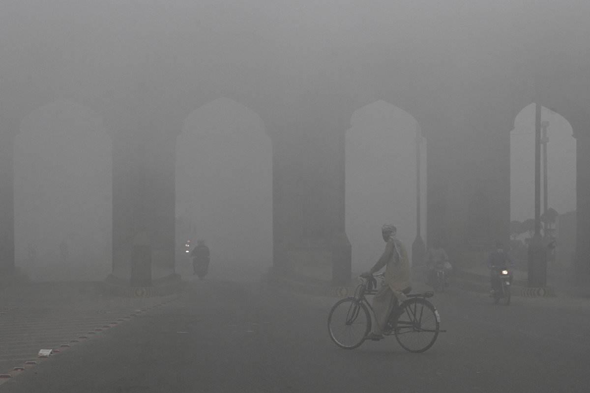 Hassan Aftab (@hassanaftabs) on Twitter photo Pakistan govt has now declared a health emergency in the region and announced a lockdown in cities of Lahore and Multan
Ad-hoc lockdowns like these shows governance failures
The question still stands: what is the govt doing to reduce pollutants from known sources?
Photo: <a href="/AP/">The Associated Press</a> Pakistan govt has now declared a health emergency in the region and announced a lockdown in cities of Lahore and Multan
Ad-hoc lockdowns like these shows governance failures
The question still stands: what is the govt doing to reduce pollutants from known sources?
Photo: <a href="/AP/">The Associated Press</a>