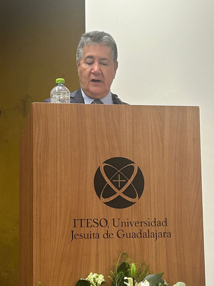 oleavabogado's tweet photo. El día de ayer, el Capítulo en Jalisco de la Barra Mexicana, en emotivo evento, entregó a los miembros del tercer circuito del PJF, un reconocimiento a su valentía, trayectoria y compromiso. https://t.co/7e6qLsOtzT