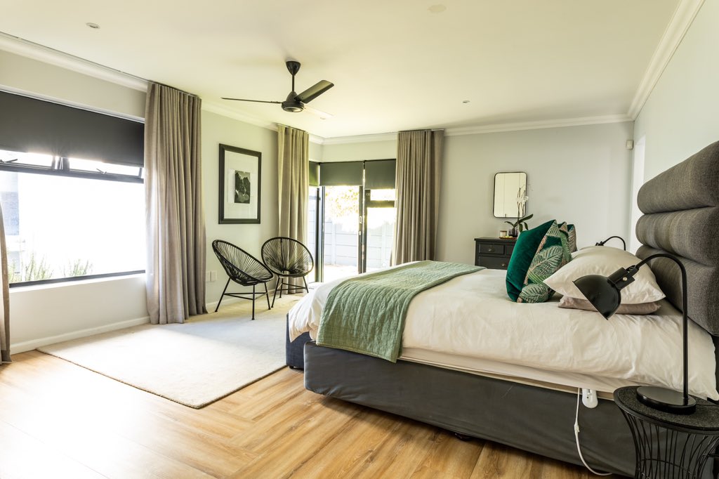 EsoraeHome's tweet photo. Make your bedroom a true sleep zone. Remove any clutter, distractions, and things that don’t help you relax. #SleepTip #EsoraeHome https://t.co/67vHc72M14