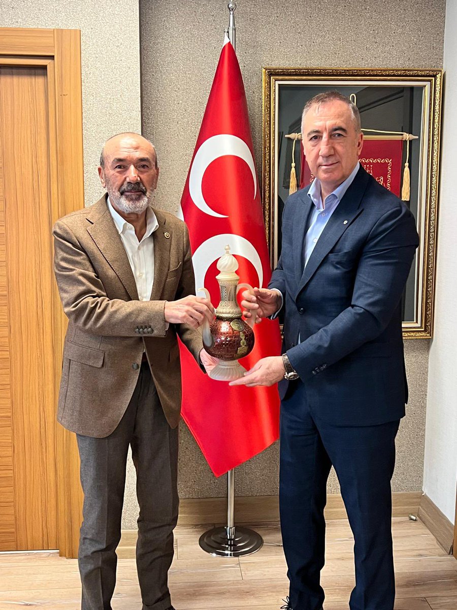 Masfed2010's tweet photo. Genel Başkanımız Aydın Erkoç, Yönetim Kurulu üyelerimizle beraber MHP Genel Başkan Yardımcısı ve Ankara Milletvekili Yaşar Yıldırım'ı makamında ziyaret etti.
Kendilerine nazik misafirperverlikleri için teşekkür ederiz.
#MASFED #AydınErkoç #BOD #Otonomi https://t.co/I1HQPWvmtD