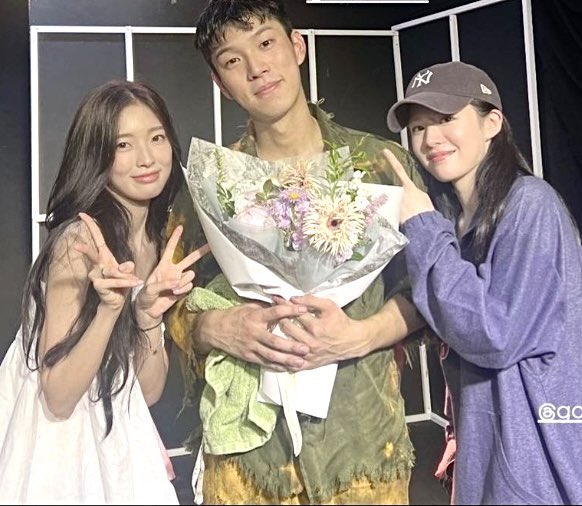 avmelias's tweet image. 2024.. who else is crying