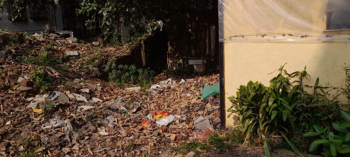 MullanTaronish's tweet photo. @mybmcWardD @mybmc 
This huge pile of debris and garbage has been lying since a very very long time over a year , behind Suraj Apartments 274 Tardeo Road: infested with Rats and mosquitoes. Nobody is bothered to clear it. Please can this be cleared as it is a major hazard https://t.co/nRM6KYHsFT