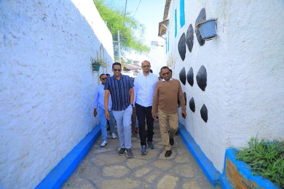 የጁገል ኮሪደር መልሶ ልማት ስራ ተጠናክሮ ይቀጥላል-አቶ ኦርዲን በድሪ

ሀረር ህዳር 6/2017(ሀክመኮ):-የጁገል ኮሪደር መልሶ ልማት ስራን አጠናክሮ ለማስቀጠል እንደሚሰራ የሀረሪ ክልል ርዕሰ መስተዳድር አቶ ኦርዲን በድሪ ገለፁ።