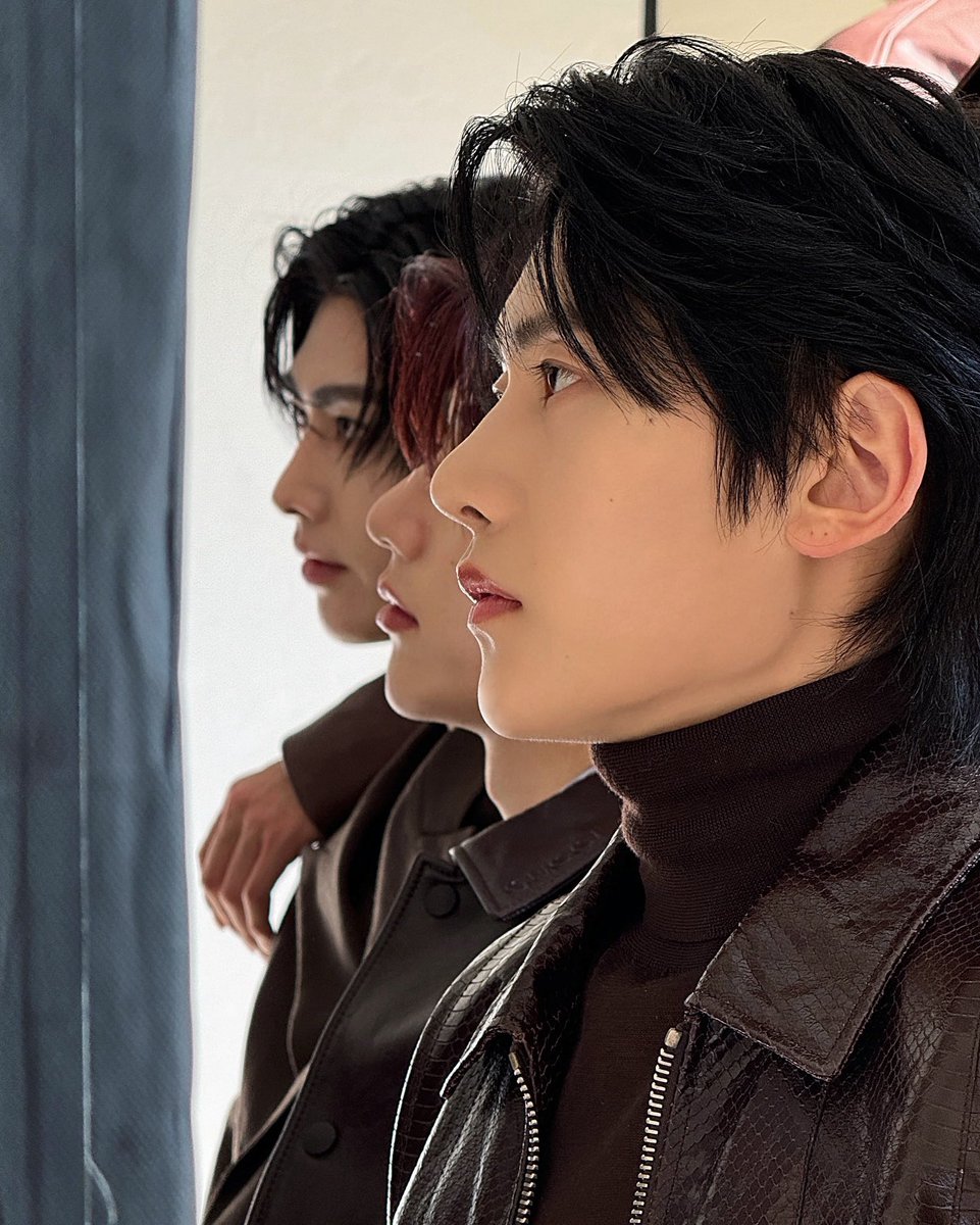 OMG THE SIDE PROFILES