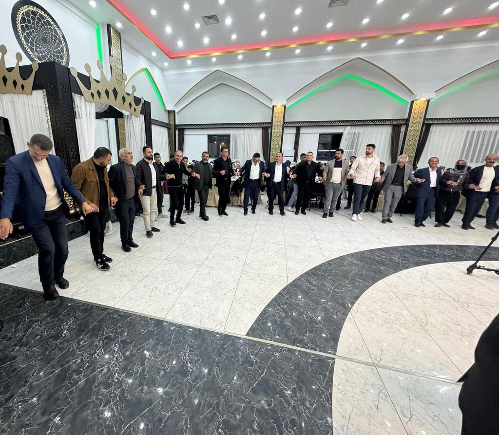 AK Parti İlçe Başkanımız Sn Abdulselam TOPRAK, Oruç ve Çiçek Ailesinin düğün törenine katıldı. Genç çiftimize mutluluklar diliyoruz. Allah mesut ve bahtiyar etsin.
<a href="/erkankandemir/">Erkan Kandemir</a> 
<a href="/yukselmuslum27/">Müslüm Yüksel</a> 
<a href="/agral_abdullah/">Abdullah Ağralı</a> 
<a href="/RasitOcak/">Raşit Ocak</a> 
<a href="/Akparti/">AK Parti</a>