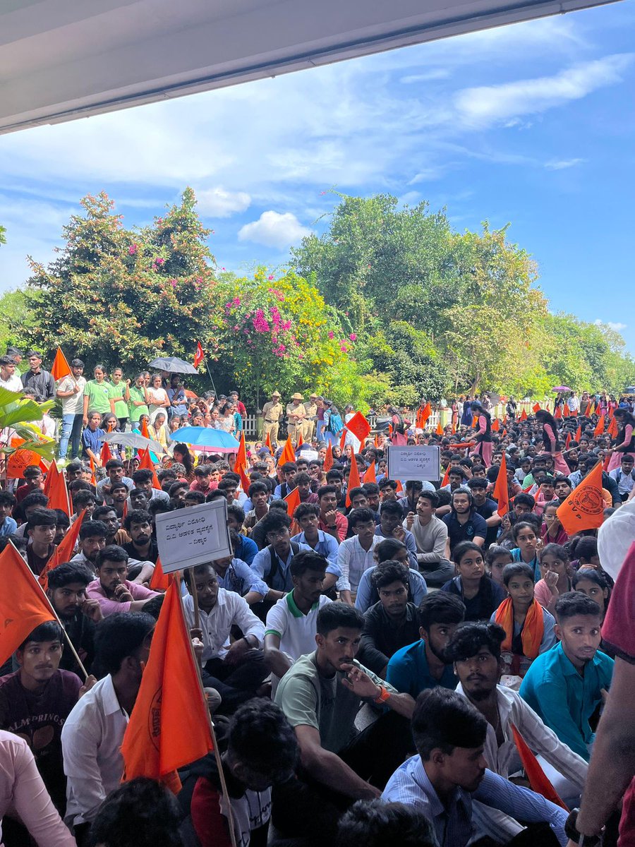 yagywalkya's tweet photo. ABVP Mangalore Karyakarthas protested with the students of Mangalore University against the University administration to resolve the pressing issues faced by the students on arbitrary increase in fees, non-issuance of semester and consolidated marksheets, and non-display of semester examination results.

#ABVPforStudents