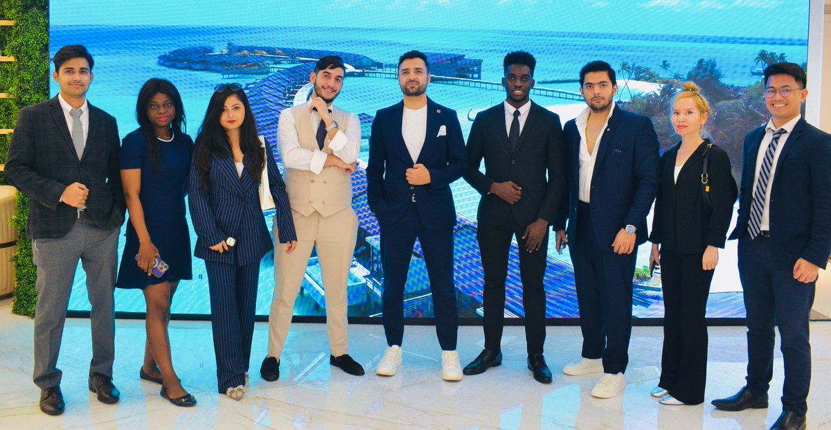 warsonrealestat's tweet image. Success is a team effort, and at Warson Real Estate, we’re proud to have a group of dedicated professionals working together to turn dreams into reality. Here's to achieving more, together.

#warsonrealestate #samanadevelopers #team