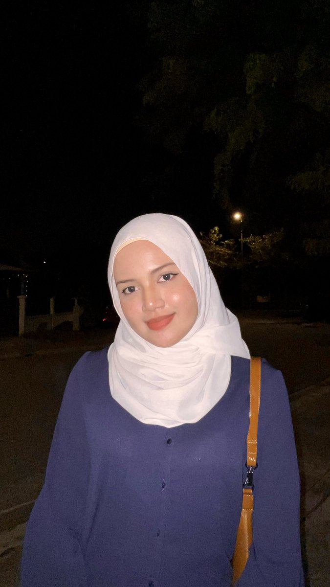 _zahwareza's tweet photo. I dah pernah post dekat close friends, tapi nak korang tahu juga. I happy sekarang sebab I prep my skin using 1 product je. Makeup onz sampai malam walaupun tudung putih wiwiwiwi 🐳 https://t.co/LvHz7BTe5l