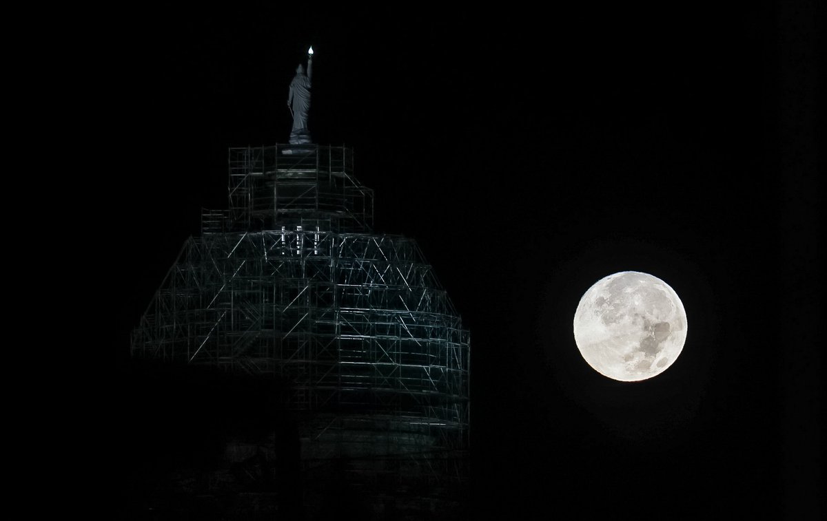 Beaver Moon keeps the #Georgia Capitol building company this morning - ajc.com #Atlanta <a href="/ajc/">Atlanta Journal-Constitution</a>