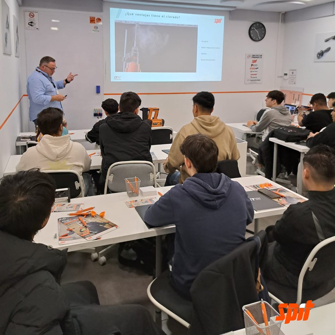 Formación con el instituto Provençana <a href="/IProvensana/">INS Provençana</a>  con la clavadora PULSA y la clavadora de Pólvora.

#NeverStopBuilding #Spit #formación