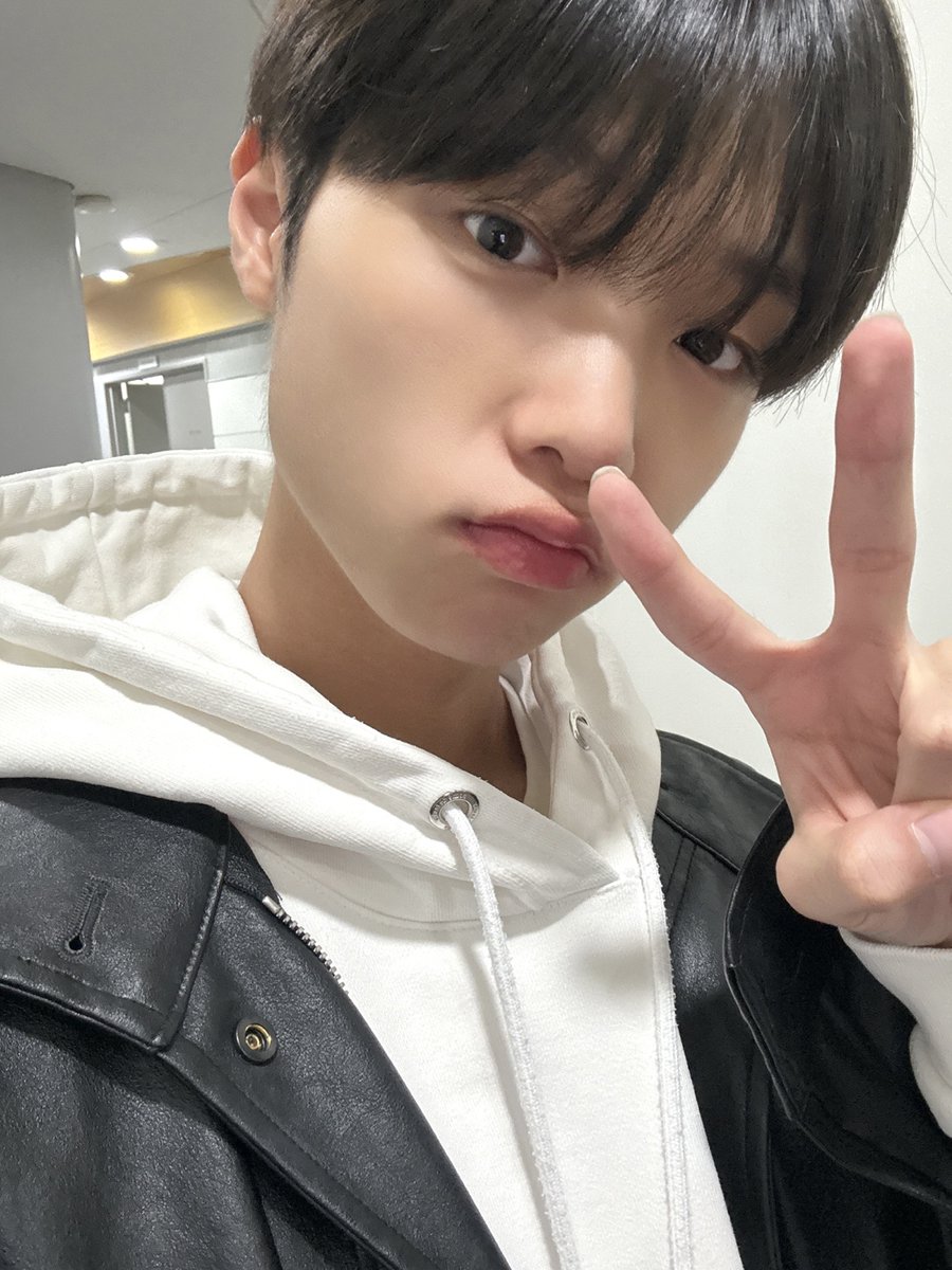 sondongpyo_dsp's tweet photo. [📻]
잠시 후 MBC 표준 FM ‘두시의 데이트 안영미입니다’에 동표가 출연합니다!
오늘도 동표 목소리 듣고 다들 뾰이팅 하세요‼🩵

#손동표 #SONDONGPYO
#MBC표준FM #두시의데이트 https://t.co/JLo535cAup