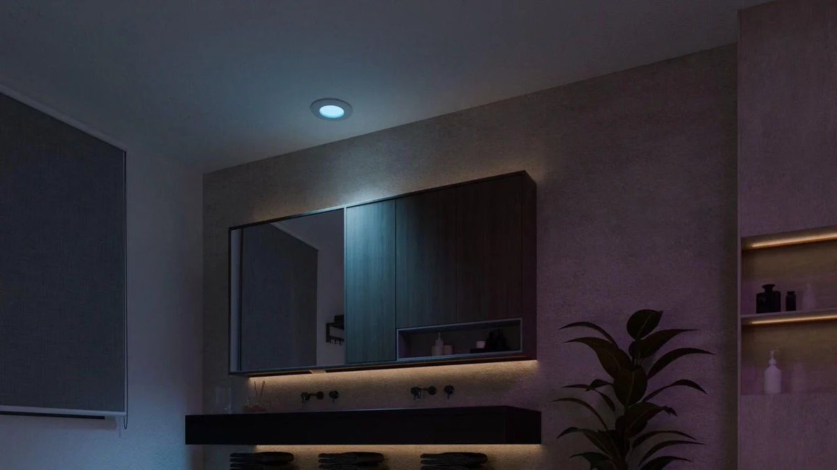 EtbmRo's tweet photo. 🚨Plafoniera LED Smart Philips Hue EMEA S White💡

✔️ 16M culori, BT &amp; comenzi vocale
✔️ Design minimalist, consum redus
🔗 Comandă acum: https://t.co/raRYWATibC

#PhilipsHue #SmartLighting #ETBM #SmartHome https://t.co/cB6ifJv0uR
