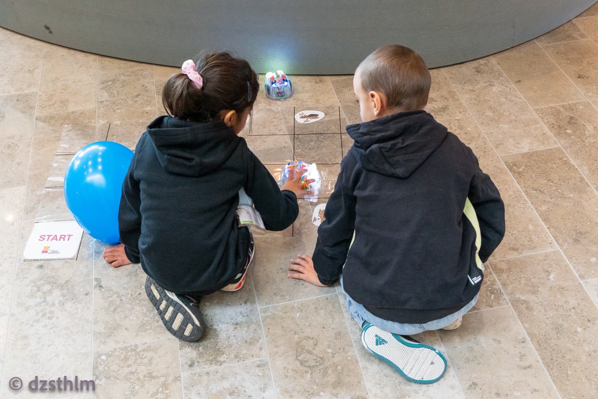 Kodning för framtiden 🚀 
Med @Kodcentrum inspirerade vi nästa generation av IT-talanger! Över 90 barn fyllde Tietoevrys kontor när de utforskade programmering genom robotbanor och skattjakter. Läs mer 👉 bit.ly/40NjTR8
Foto: Daniel Zaid