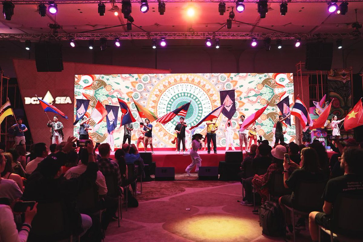 EFDevcon's tweet image. 4 days of community, connection, and knowledge sharing. 

👉12,500+ attendees
👉60% first Devcon 
👉130 countries
👉300+ hours of content 

Thanks to the entire ecosystem for making this event a success.