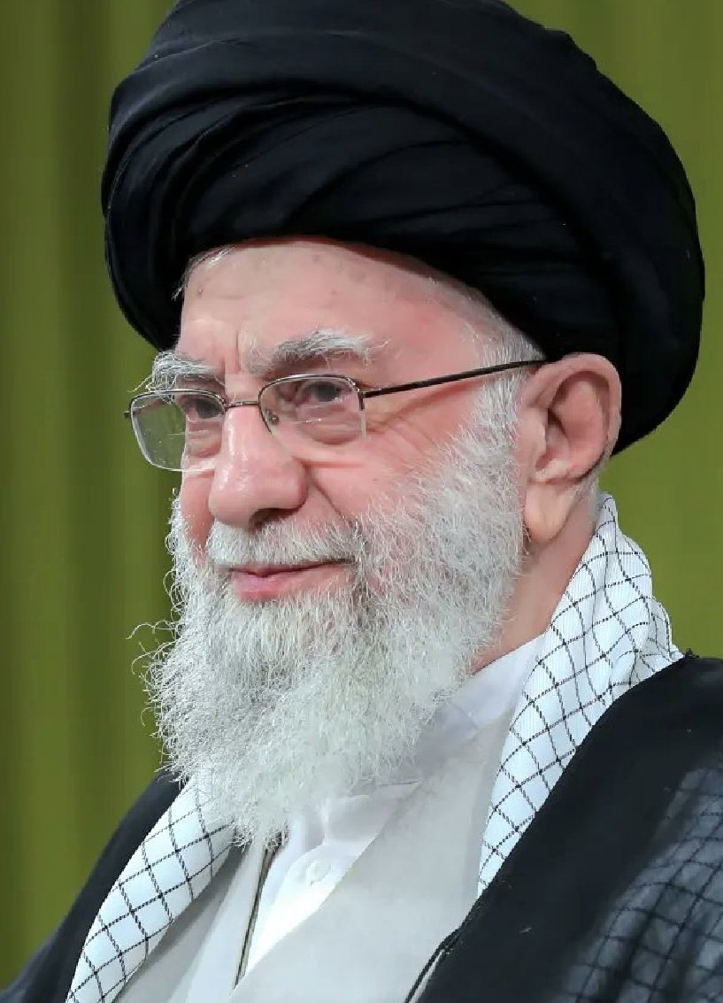 #علمدار بداند من سما هرچند که عزادار مادرم اما گوش به فرمان رهبرم
#لبیک_یا_خامنه_ای