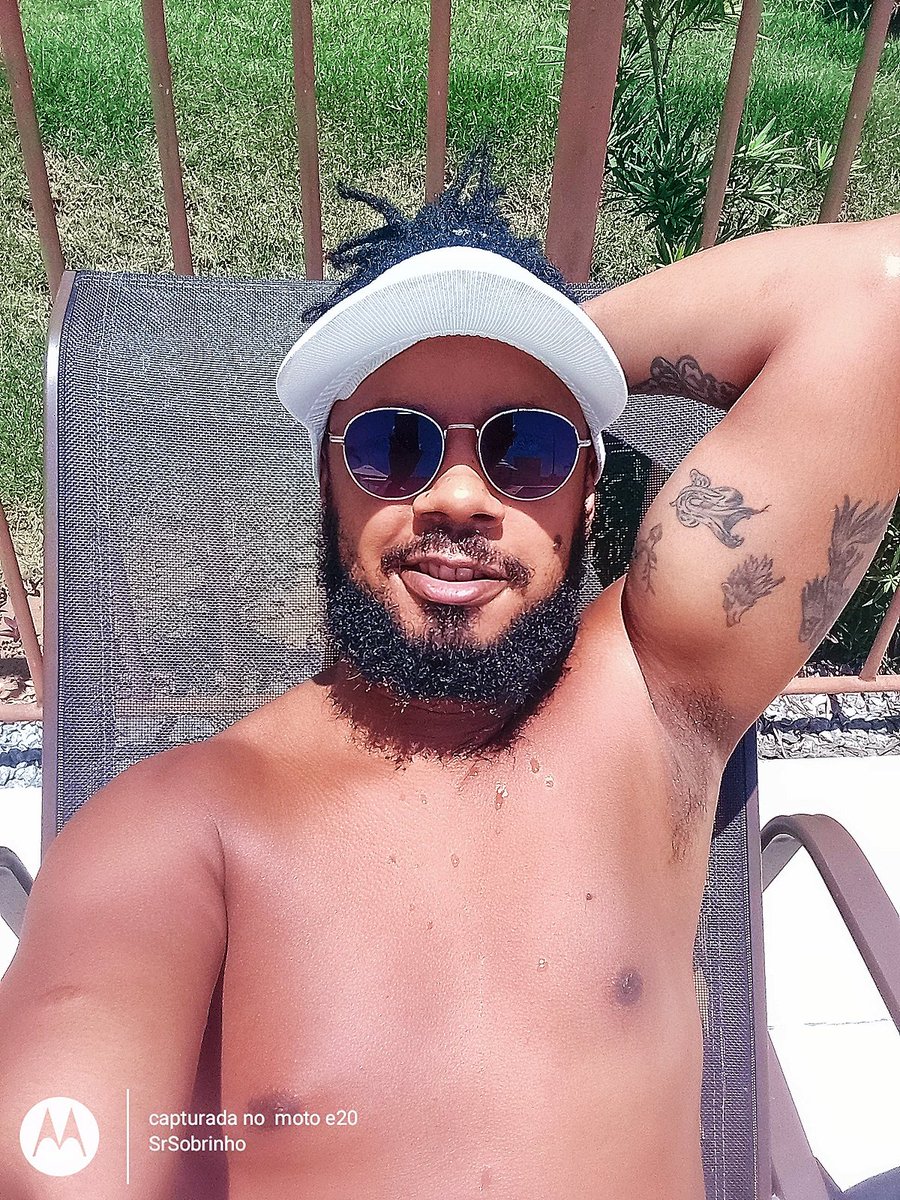 DiegoFe30299931's tweet photo. Atualizando a marquinha.
#sexthou #feriado #atualizandoamarquinha #preto #blackisbeatiful #barbudo https://t.co/6l4FxwFo1r