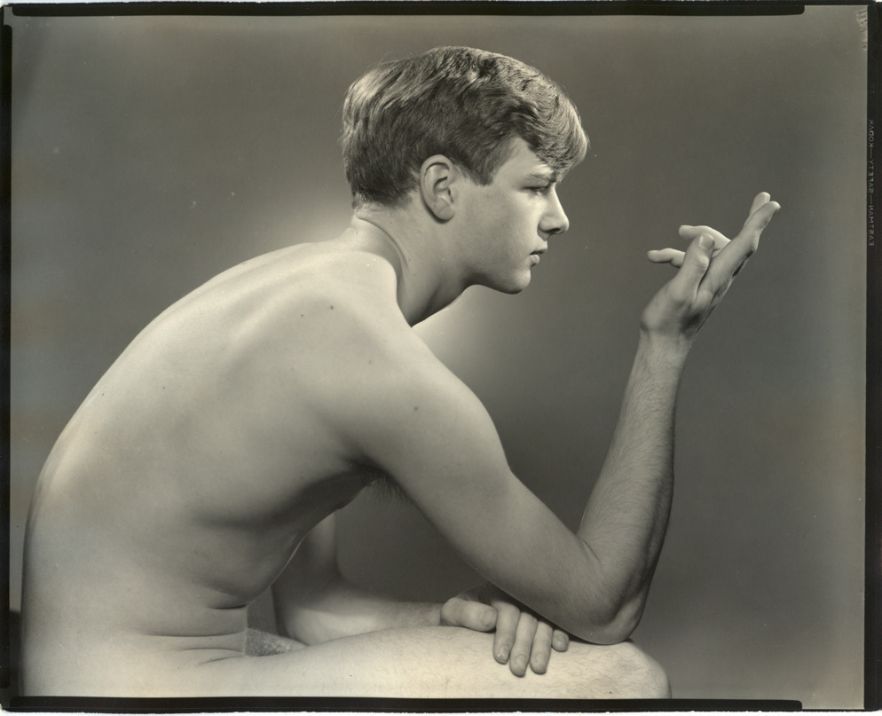 ciapamia's tweet photo. Kiko Harrison by George Platt Lynes.  The son of the American Governor General of the Philippines, he modeled for Lynes while a college student at Princeton.  After service aboard submarines during the Second World War, he worked as a physicist at Los Alamos labs. https://t.co/8ml4tSMSS8