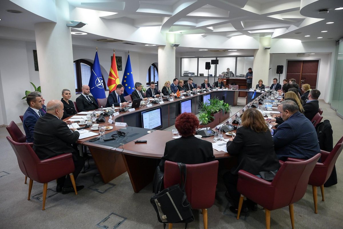 🇲🇰🇺🇳 This morning, alongside <a href="/UN/">United Nations</a> Resident Coordinator, <a href="/columbia_rita/">Rita Columbia</a>, I chaired a high-level meeting to prepare the new UN Sustainable Development Cooperation Framework for 2026-2030. The meeting was attended by Prime Minister <a href="/MickoskiHM/">Христијан Мицкоски</a>, government ministers and