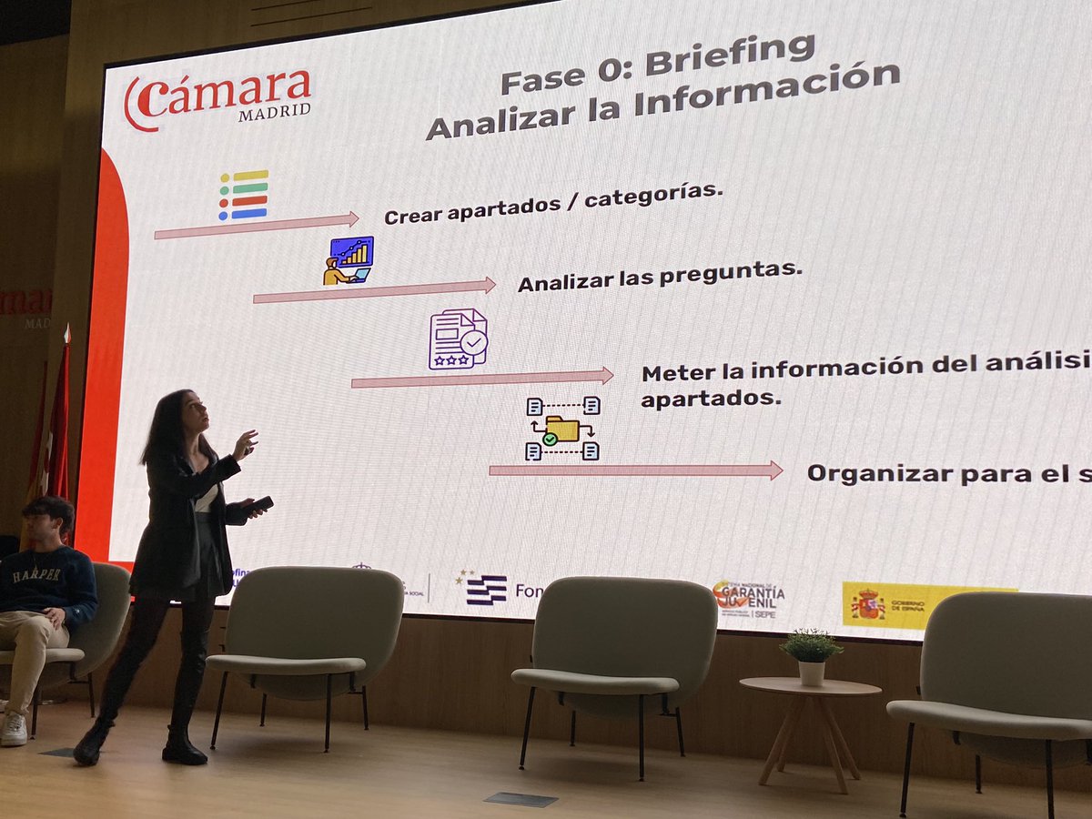 RocioElejalde_'s tweet photo. La última presentación de Plan de Social Media
Estoy embobada con lo divertida que es.

Se vienen cositas seguidores de @Fercoslada y @celiacabo_ 
#CMClase101 https://t.co/uK9xD46i2B