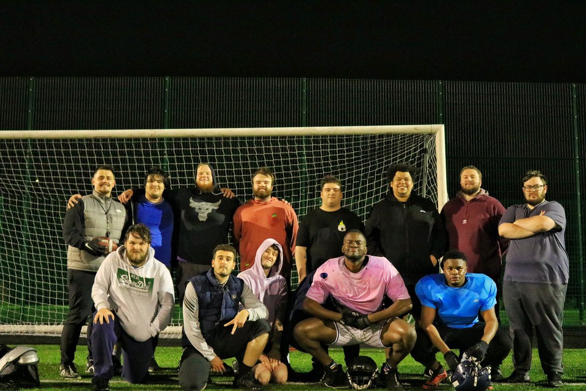 bishop_Akans's tweet photo. ❤️🏈
#efl #football #uk #americanfootball #training #defence #mymen #nfl #passrusher https://t.co/7W4290RGmJ