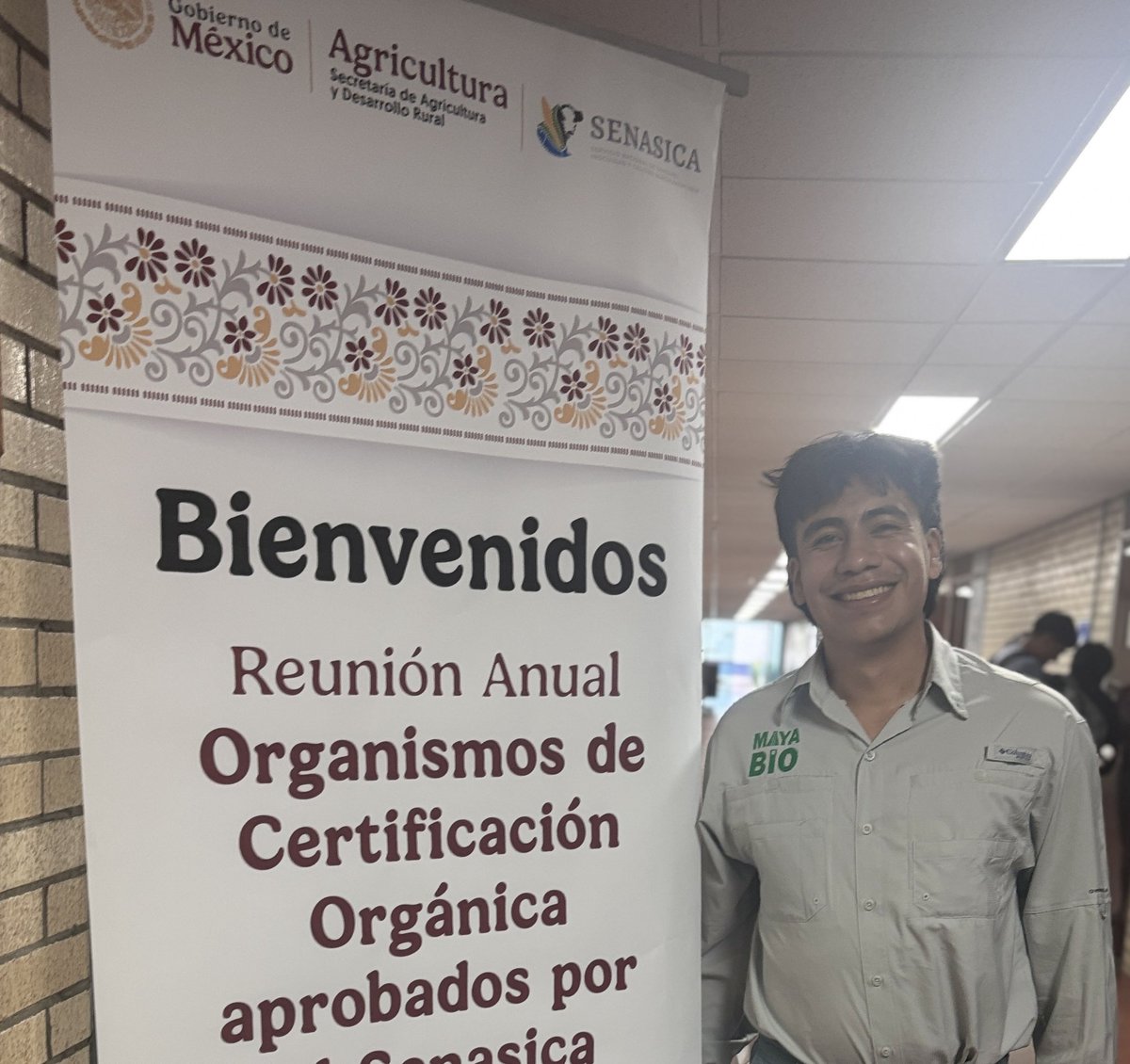 homeroblas's tweet photo. El Servicio Nacional de Sanidad, Inocuidad y Calidad Agroalimentaria @SENASICA de la Secretaría de Agricultura y Desarrollo Rural @Agricultura_mex entregó un reconocimiento a #MAYABIO (@MayaBio_oficial ) cómo el mejor Organismo de Certificación Orgánica en México por la eficiencia en su sistema de gestión de calidad en el proceso de certificación de productos orgánicos. 
Extendemos una felicitación al todos y cada uno de quienes integran el equipo profesional de 𝐂𝐚𝐥𝐢𝐝𝐚𝐝 𝐲 𝐇𝐨𝐧𝐞𝐬𝐭𝐢𝐝𝐚𝐝 𝐂𝐞𝐫𝐭𝐢𝐟𝐢𝐜𝐚𝐝𝐚 𝐌𝐀𝐘𝐀𝐁𝐈𝐎. Mantendremos siempre el compromiso de servir cada vez mejor al sector agroalimentario mexicano 🇲🇽