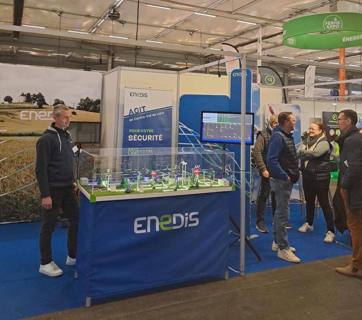enedis_centre's tweet photo. 💡Un projet de raccordement, une question sur votre compteur, ou l'envie de déposer votre CV ?
➡Retrouvez nos équipes tout le week-end à @FermExpoTours au Parc Expo de @VilledeTours sur le stand 4️⃣4️⃣ du Hall B https://t.co/iYxjntIP9C