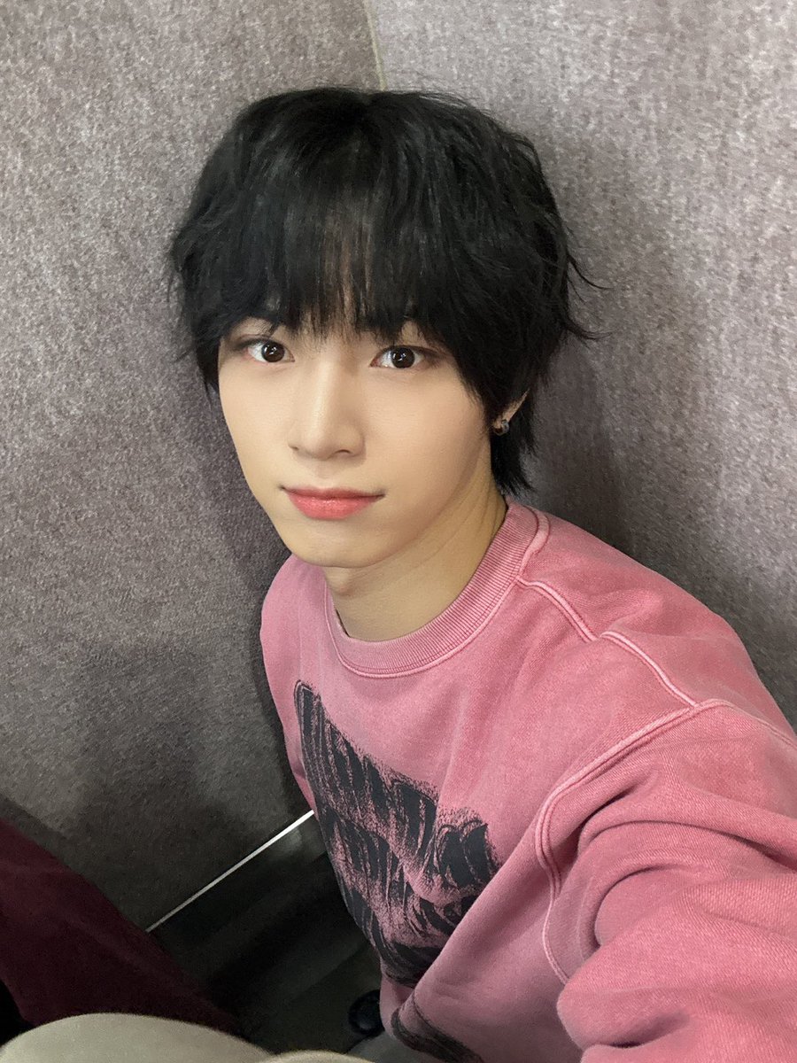 OmegaX_members's tweet image. [#OX]

핑크 맨투맨 ㅎㅎ

#OMEGA_X #오메가엑스 
#한겸 #HANGYEOM